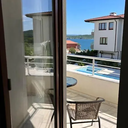 Апартамент Luxury In Emerald Hills Созопол