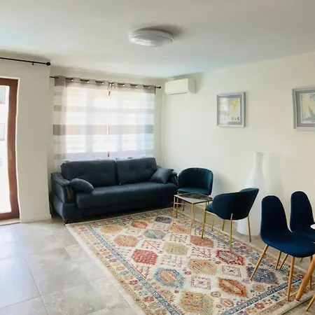 Luxury In Emerald Hills 索佐波尔