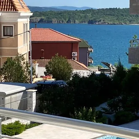 Luxury In Emerald Hills