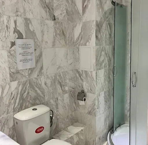 Luxury In Emerald Hills *